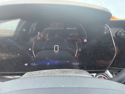 Used 2024 Chevrolet Trax RS w/ Sunroof Package FWD image 9