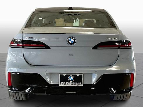 Used 2025 BMW 750e xDrive w/ Premium Package image 4