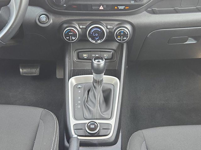Used 2025 Hyundai Venue SEL FWD image 17