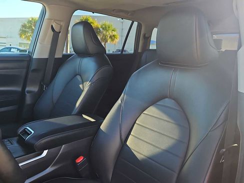 Used 2023 Toyota Highlander XLE image 13