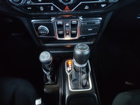 Used 2021 Jeep Wrangler Unlimited Sahara image 9