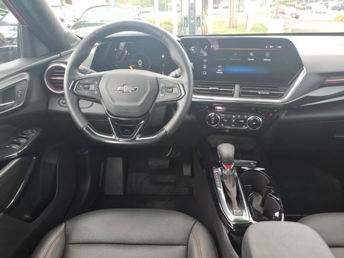 Used 2026 Chevrolet Trax RS FWD image 9
