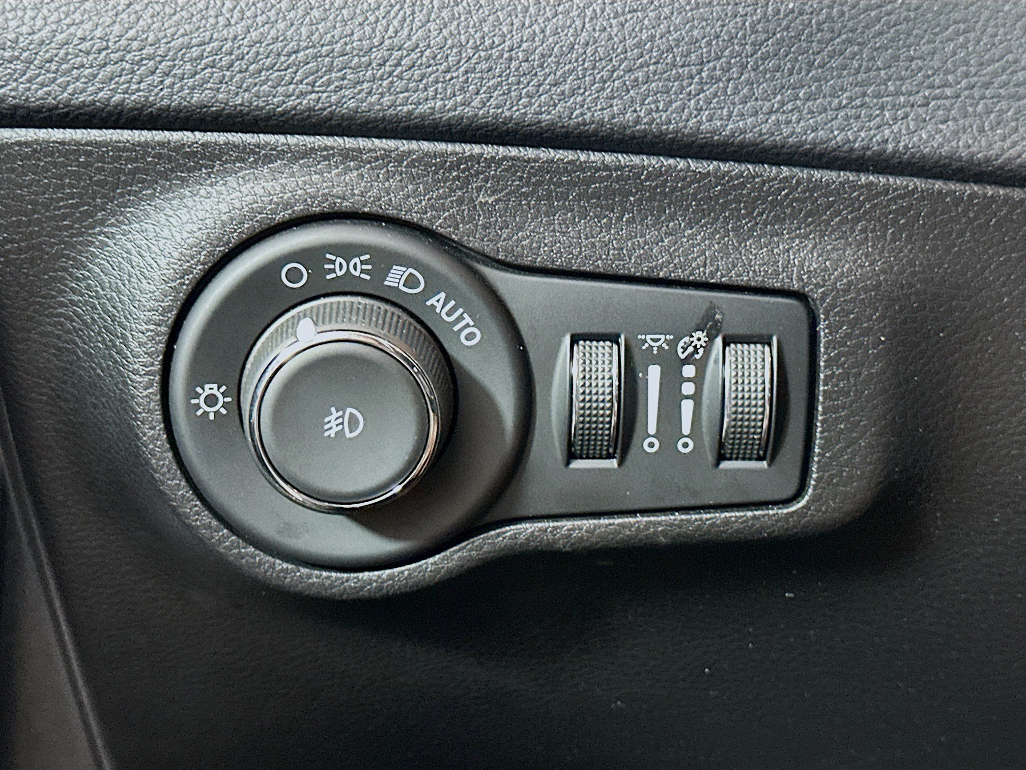 Used 2020 Jeep Compass Latitude FWD image 17