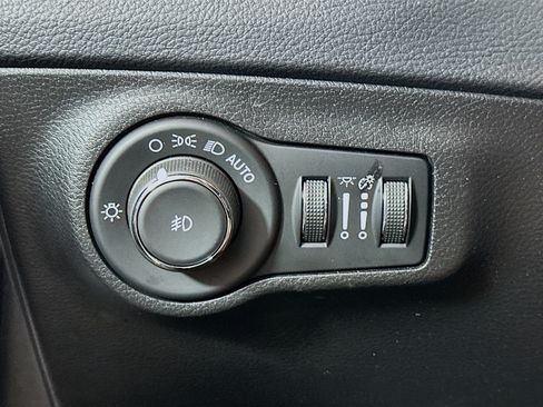 Used 2020 Jeep Compass Latitude FWD image 17
