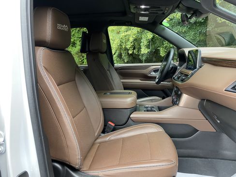 Used 2024 Chevrolet Tahoe High Country AWD/4WD image 38