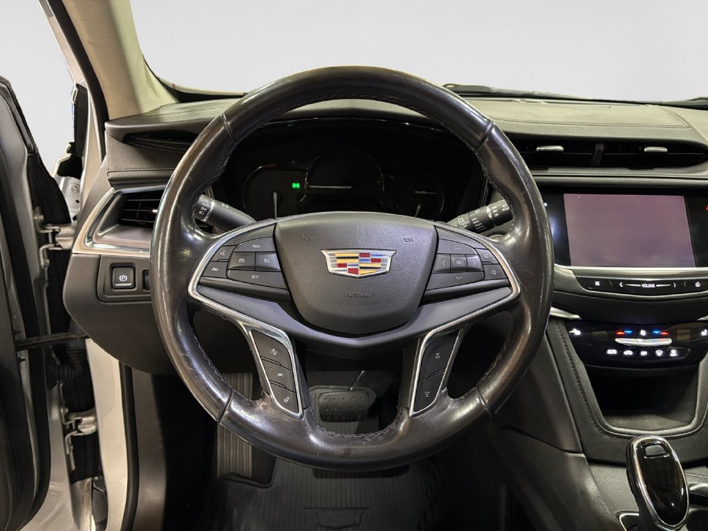Used 2018 Cadillac XT5 Luxury w/ Driver Awareness Package FWD image 11