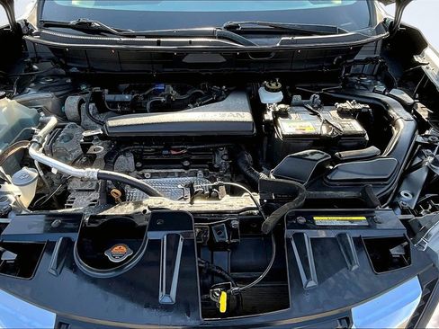 Used 2019 Nissan Rogue SV image 10