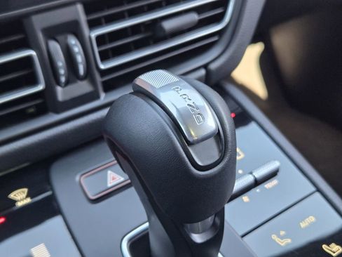 Used 2022 Porsche Macan image 24