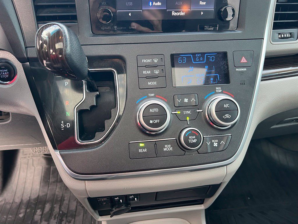 Used 2017 Toyota Sienna FWD image 32