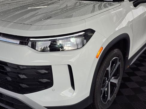 New 2026 Volkswagen Tiguan SE image 10