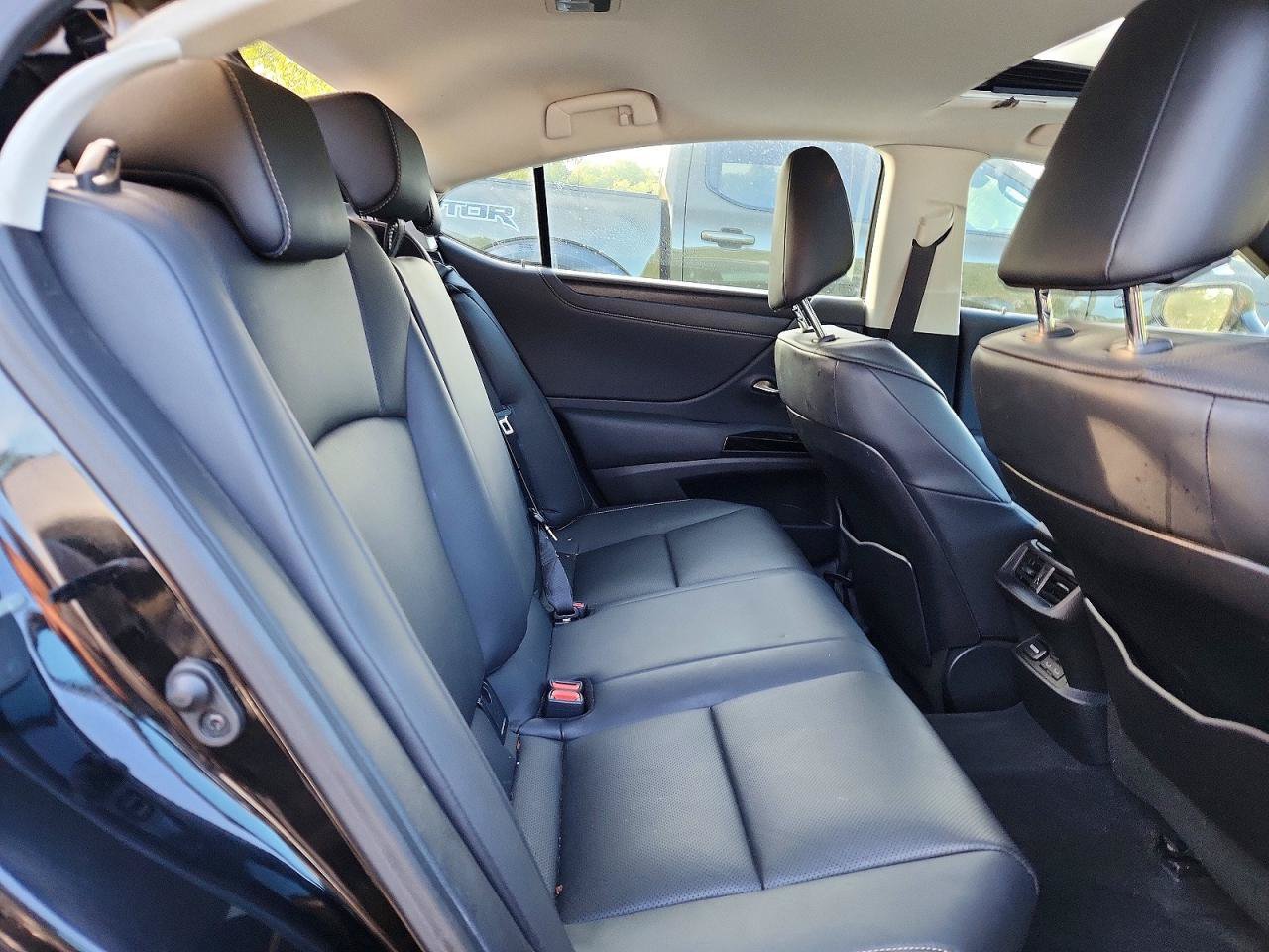 Used 2023 Lexus ES 300h w/ Premium Package FWD image 7
