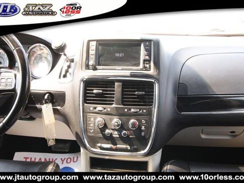 Used 2020 Dodge Grand Caravan SXT FWD image 17