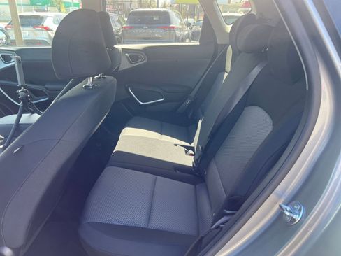 Used 2025 Kia Soul LX w/ LX Technology Package image 23