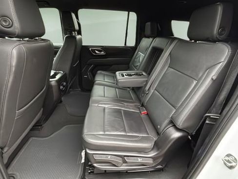 Used 2024 Chevrolet Suburban LT image 19