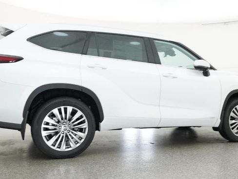 New 2026 Toyota Highlander Platinum AWD/4WD image 26