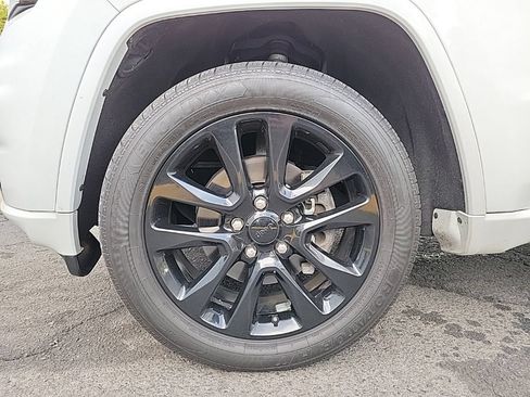 Used 2020 Jeep Grand Cherokee Altitude AWD/4WD image 6