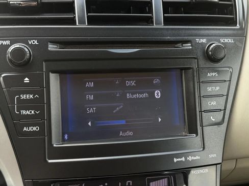 Used 2014 Toyota Prius V Three FWD image 38