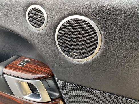 Used 2014 Land Rover Range Rover HSE image 11