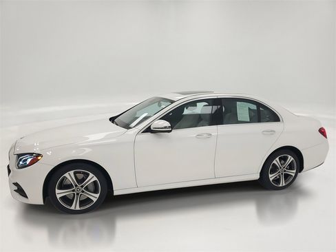 Used 2020 Mercedes-Benz E 350 4MATIC Sedan image 4