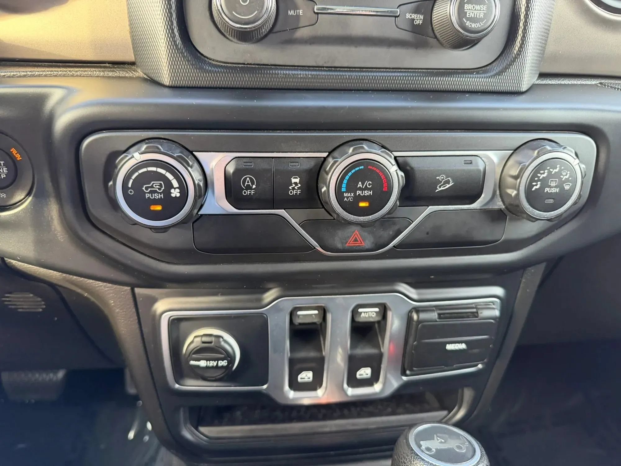 Used 2019 Jeep Wrangler Sport AWD/4WD image 28