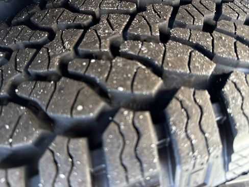 Certified 2025 Chevrolet Equinox ACTIV w/ Safety and Technology Package image 12