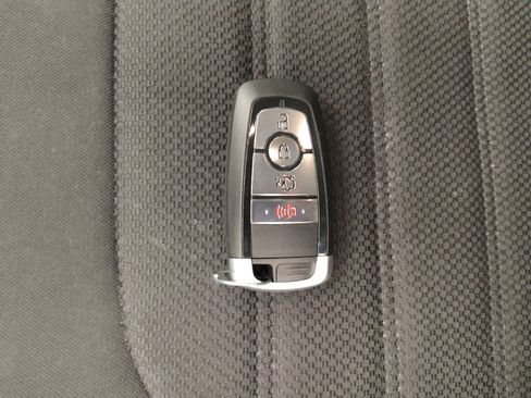 Used 2019 Ford Fusion SE image 32