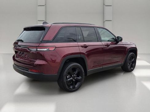 Certified 2024 Jeep Grand Cherokee Limited w/ Luxury Tech Group II AWD/4WD image 5