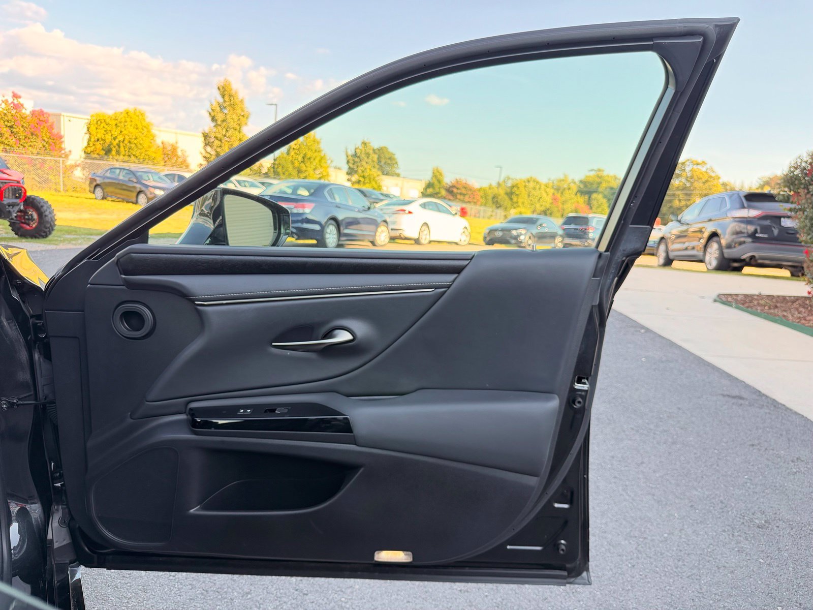 Used 2022 Lexus ES 300h w/ Premium Package FWD image 29