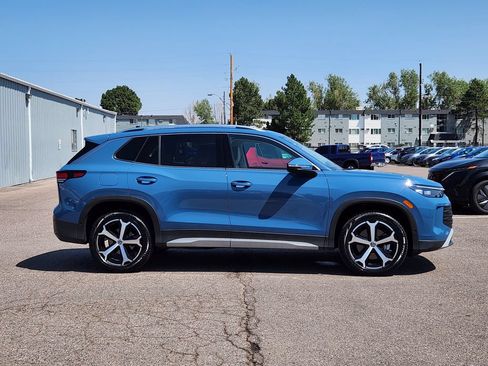 Used 2025 Volkswagen Tiguan SE AWD/4WD image 4