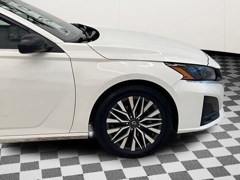 Used 2025 Nissan Altima 2.5 SV FWD image 10