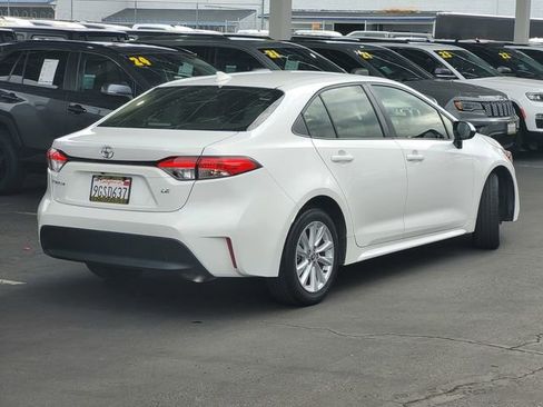 Used 2023 Toyota Corolla LE w/ LE Convenience Package FWD image 4