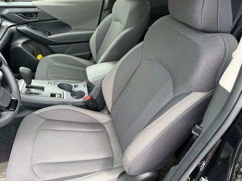 Used 2025 Subaru Crosstrek 2.0i Premium image 9