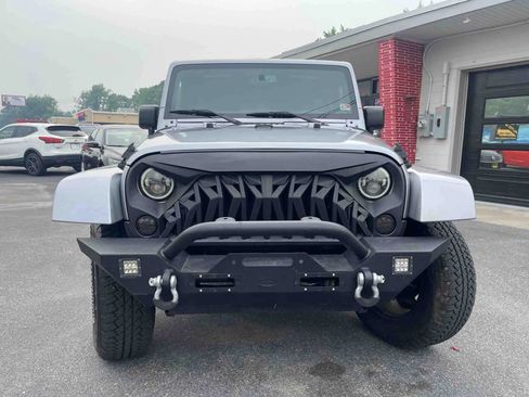 Used 2018 Jeep Wrangler Unlimited Sahara image 9