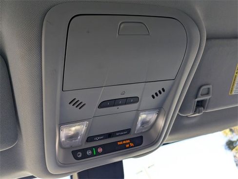 Used 2023 GMC Terrain SLT image 22