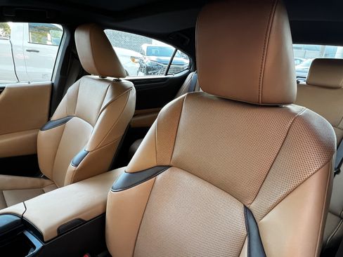 Used 2021 Lexus ES 350 w/ Premium Package image 17