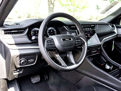 New 2025 Jeep Grand Cherokee L Laredo w/ Luxury Tech Group I image 11