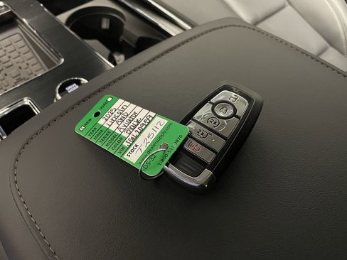 New 2025 Lincoln Aviator AWD w/ Equipment Group 101A image 15