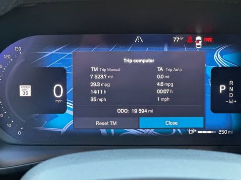 Certified 2025 Volvo XC40 B5 Plus image 27