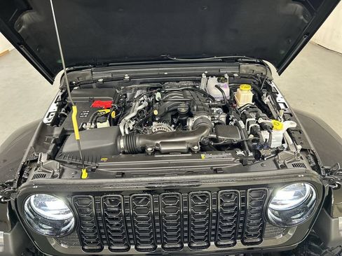 New 2026 Jeep Gladiator Sport AWD/4WD image 10