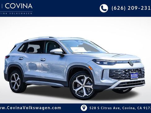 New 2025 Volkswagen Tiguan SE image 1