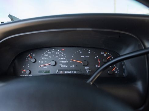 Used 2005 Ford Excursion Eddie Bauer image 27