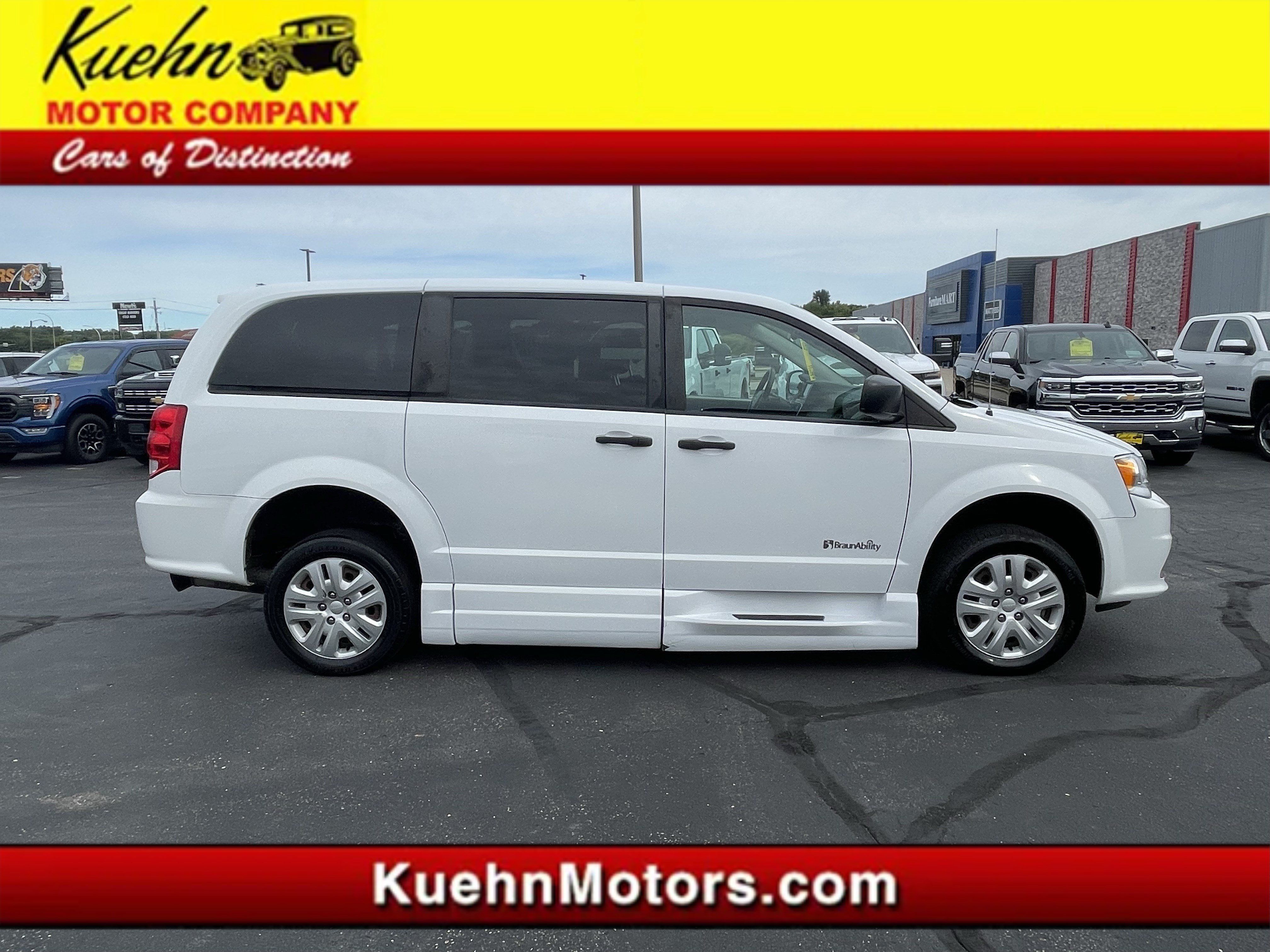 Used 2019 Dodge Grand Caravan SE FWD image 1