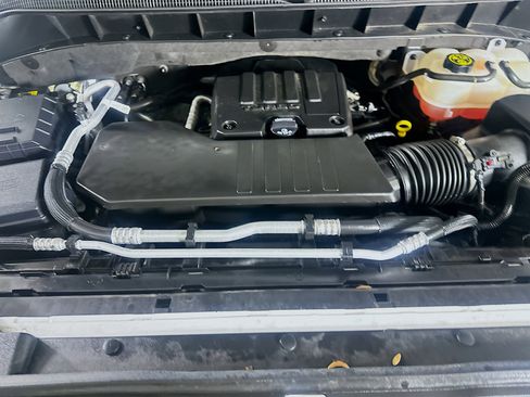 Used 2023 Chevrolet Silverado 1500 LT image 32