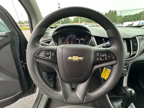 Used 2020 Chevrolet Trax LS w/ Tint and Cruise Package FWD image 10