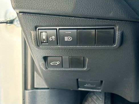 Used 2024 Toyota Corolla Cross XLE w/ Convenience Package image 10