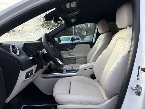 Certified 2025 Mercedes-Benz GLA 250 image 11