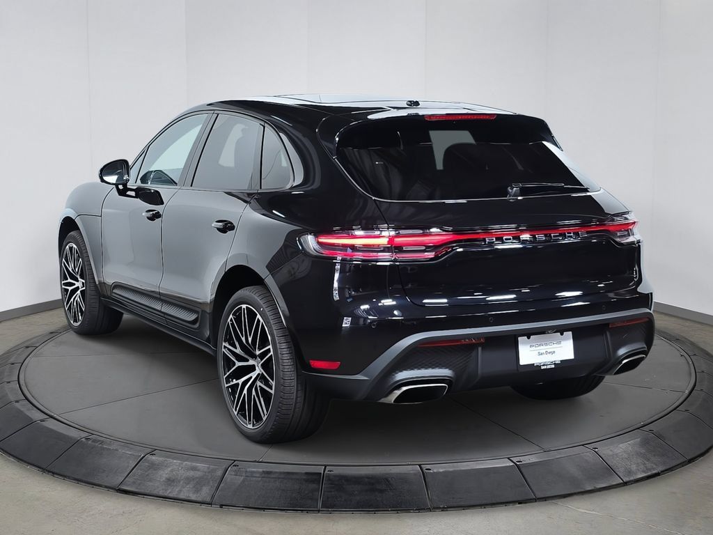Certified 2026 Porsche Macan AWD/4WD image 3