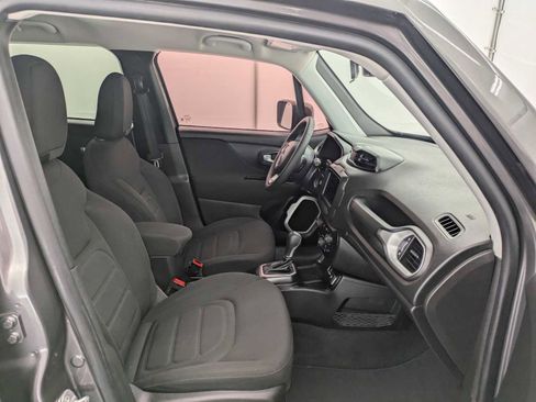 Used 2019 Jeep Renegade Latitude FWD image 22