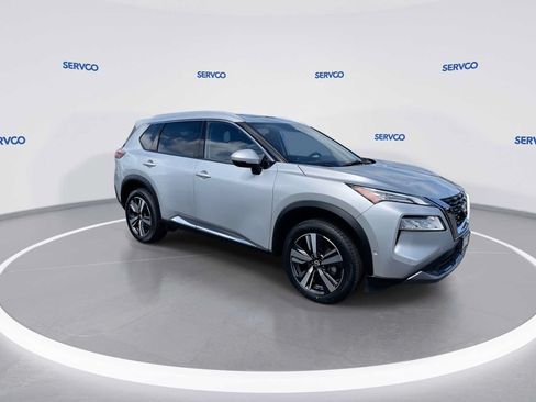 Used 2023 Nissan Rogue SL w/ SL Premium Package FWD image 2