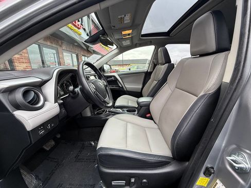 Used 2017 Toyota RAV4 Limited image 17